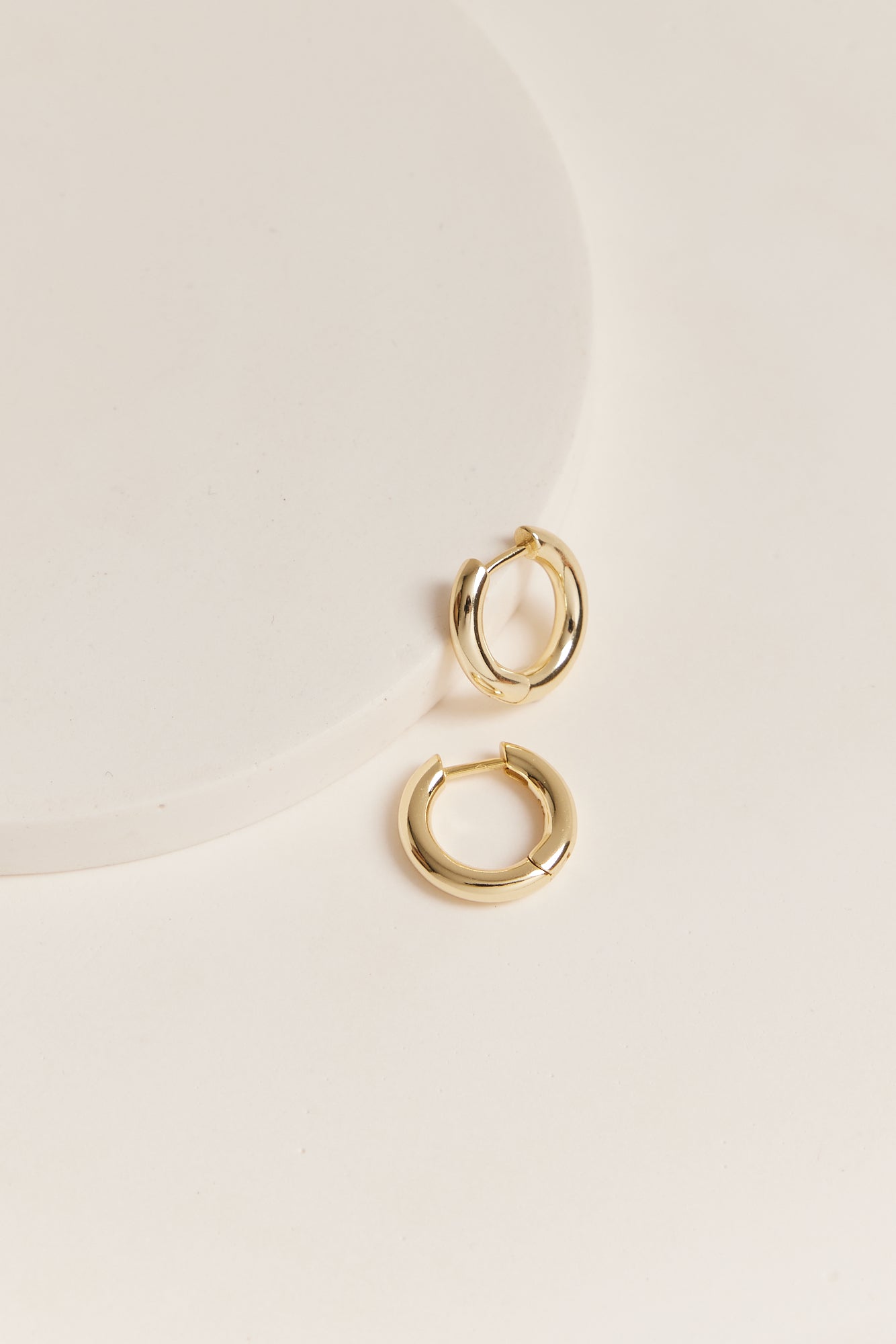 Sophie Huggie Earrings Gold