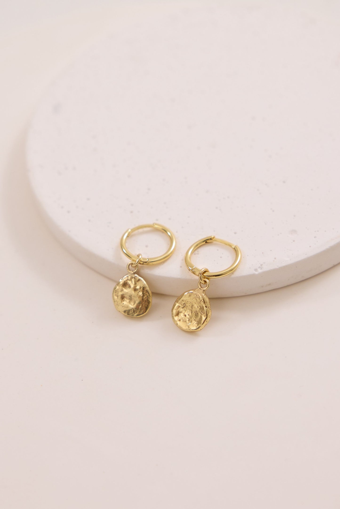 Romi Pebble Huggie Earrings - Gold